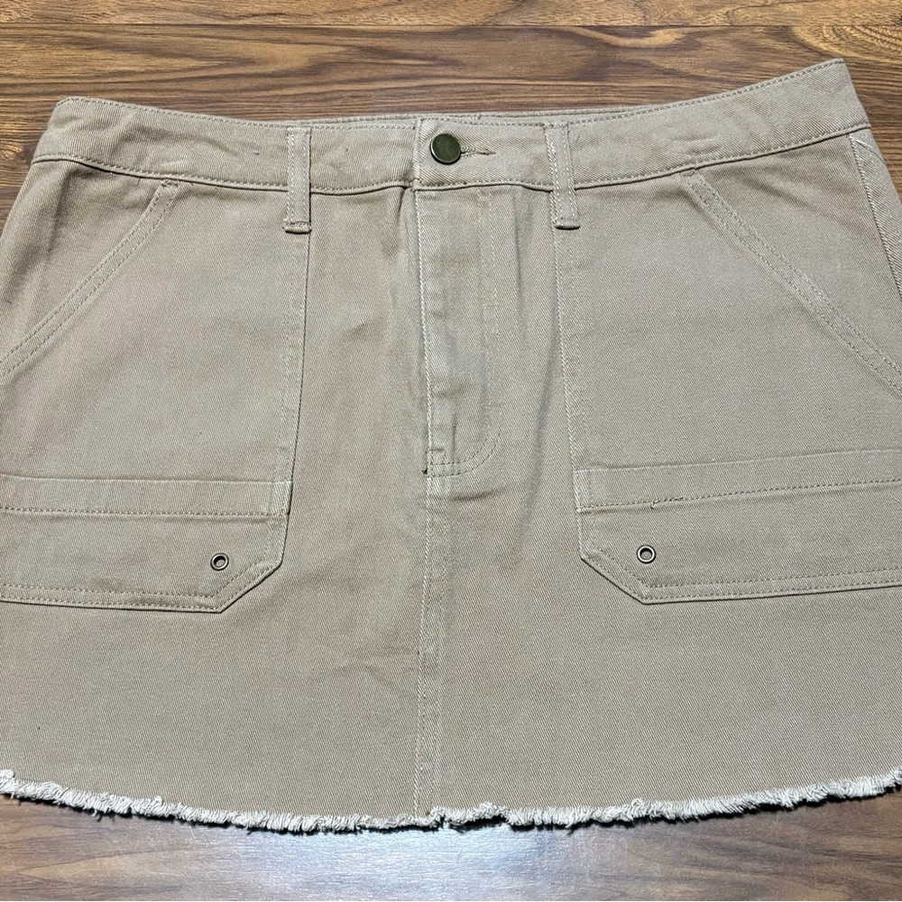 No Boundaries Cargo Fray Hem Tan Mini Skirt size L(11-13)